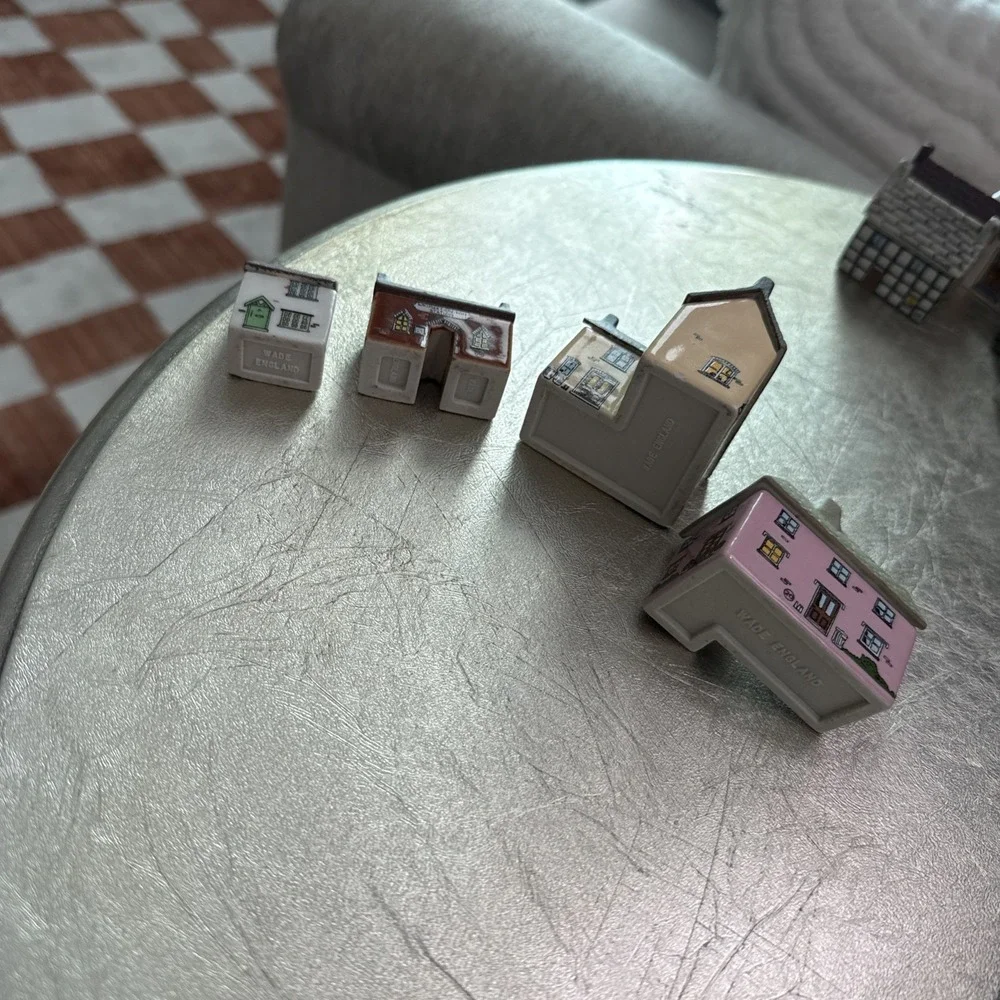 WADE WHIMSEY ON WHY Set 4 Village Houses Set 3:17 Vicarage Merriweather